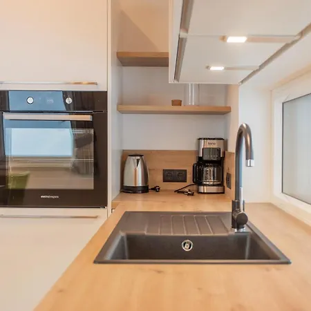 Aparthaus Alpenzauber アパート *