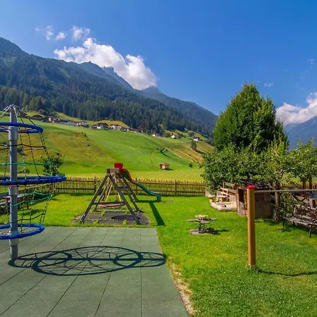 Aparthaus Alpenzauber アパート ノイシュティフト・イム・シュトゥーバイタール